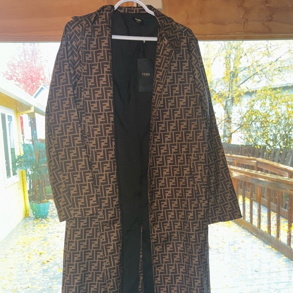 Meet your Posher, Liz - Picture 2 of 9